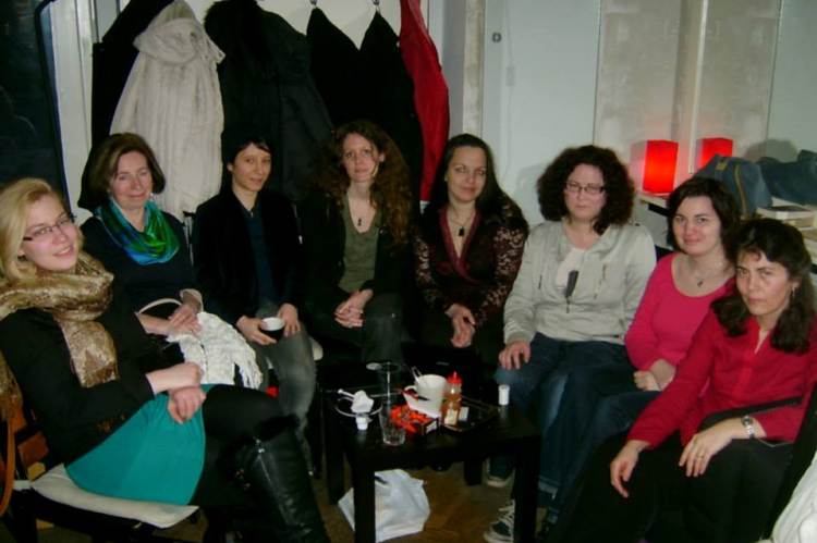A Nőkért Egyesület néhány tagja, 2014: balról: Békés Dóra, Elekes Irén Borbála, Balta Flóris, Barna Emília, Tajta Bernadett, Mihala Boglárka, Szekeres Valéria
