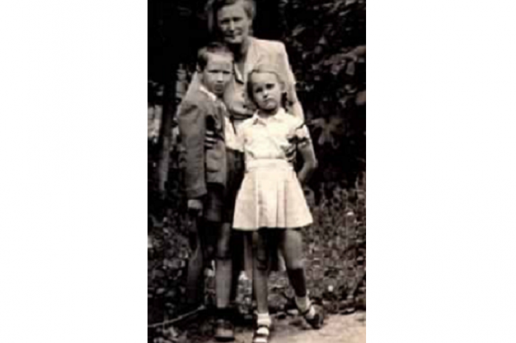 Kosáryné Réz Lola unokáival - a képet beküldte Dr. Nagy Domokos Imre