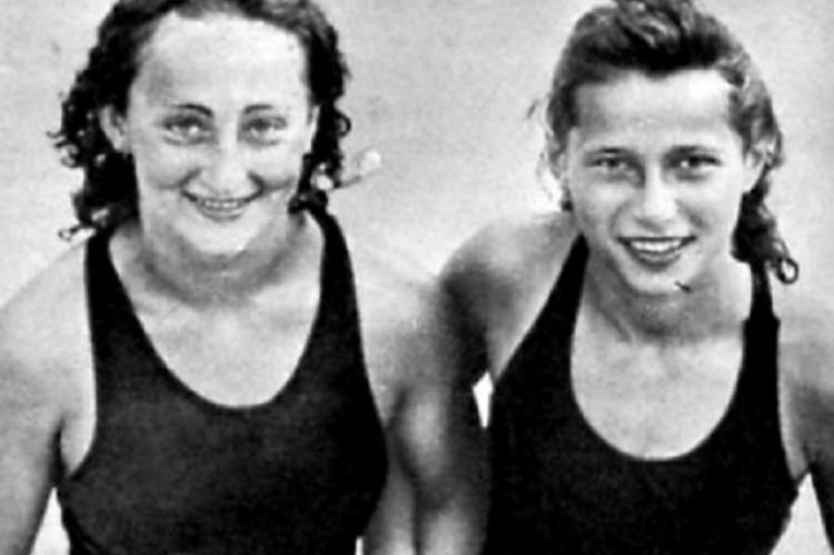 Lovász Gitta és Novák Ilona 1940-ben