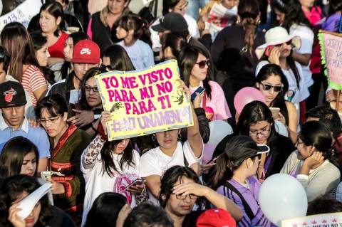 "Magamnak öltözök, nem neked" - Ni Una Menos felvonulás a nőkkel szembeni erőszak ellen, Peru, 2016. aug. 13. (kép forrása: Municipalidad Provincial de Huaura Facebook-oldala)