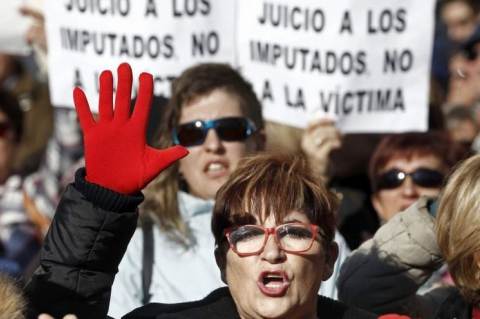 Tüntetők Spanyolországban. Fotó: BBC/EPA
