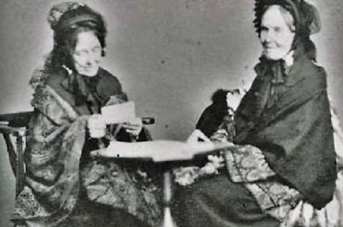 Julia Evelina Smith (balra) és Abby Hadassah Smith