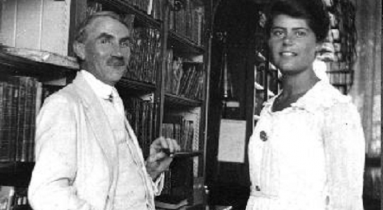 Móra Ferenc Fischhof Ágotával, az első szakképzett magyar könyvtárosnővel
